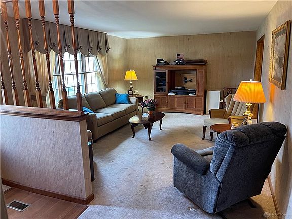 3rd image of 211 S Tippecanoe Dr