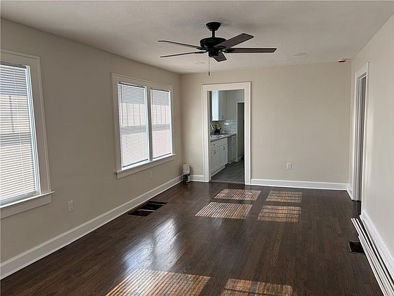 5th image of 126 S Willow Ave