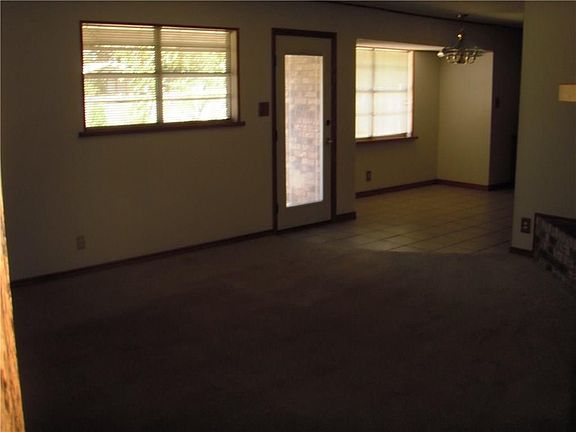 3rd image of 1705 Southgate Dr