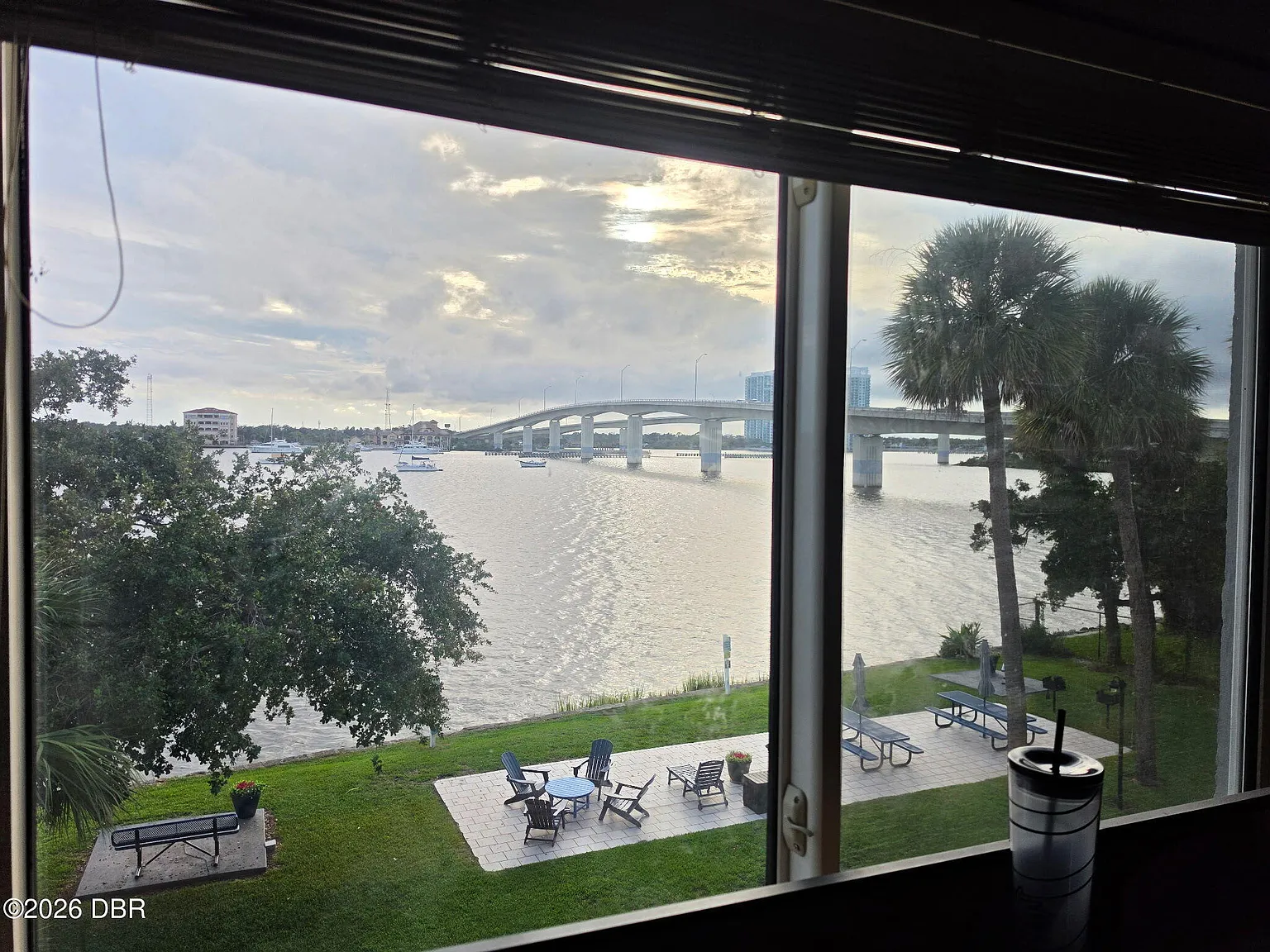 2 bed, 2.0 bath, 812 sqft, $1,550 — Photo 2