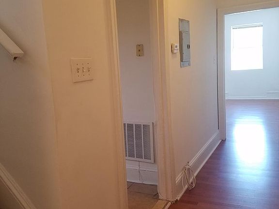 3rd image of 1832 Callowhill St #2nd