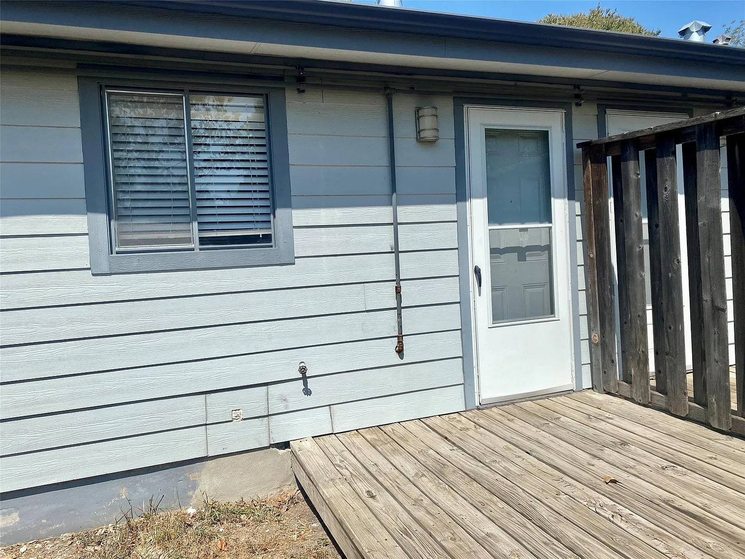 2 bed, 1.0 bath, 1200 sqft, $1,200 — Photo 2