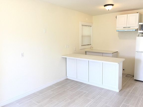 4th image of 8221 Sewell Ave