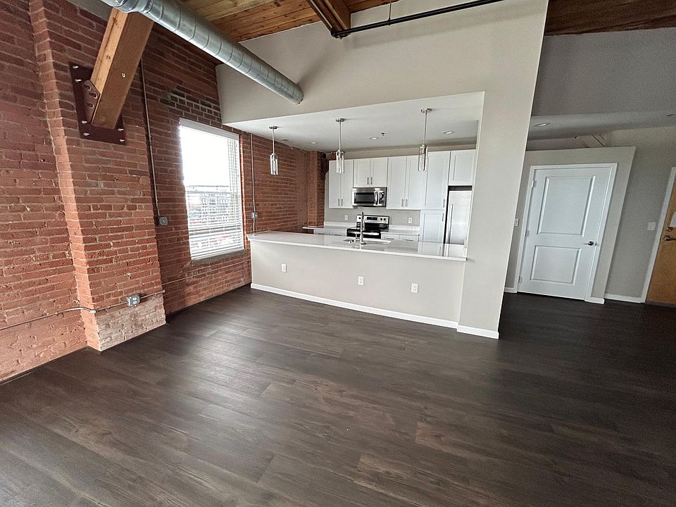 1st image of 2820 Detroit Ave #405