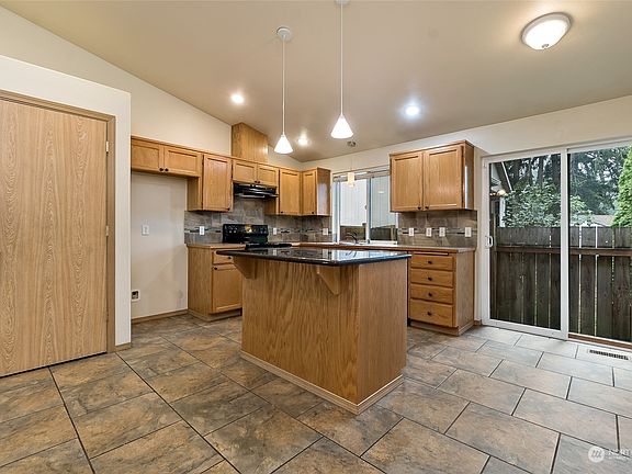 5th image of 19524 12th Avenue Ct E