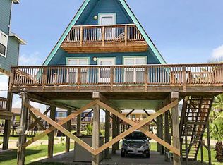 211 Seashell Dr, Surfside Beach, TX 77541