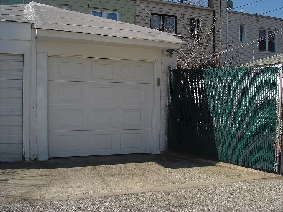 Detached garage in rear 
