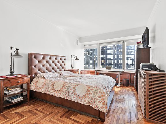 3rd image of 150 W 56th St APT 3202
