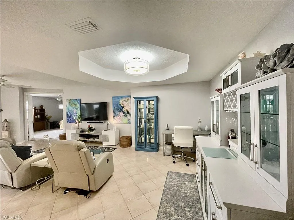 2 bed, 2.0 bath, 1807 sqft, $8,000 — Photo 3
