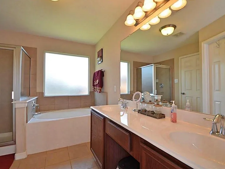 15834 Sarasam Creek Ct — Photo 8