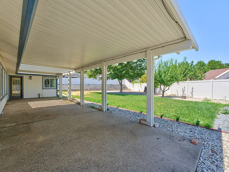 1118 Cresthaven Dr — Photo 23