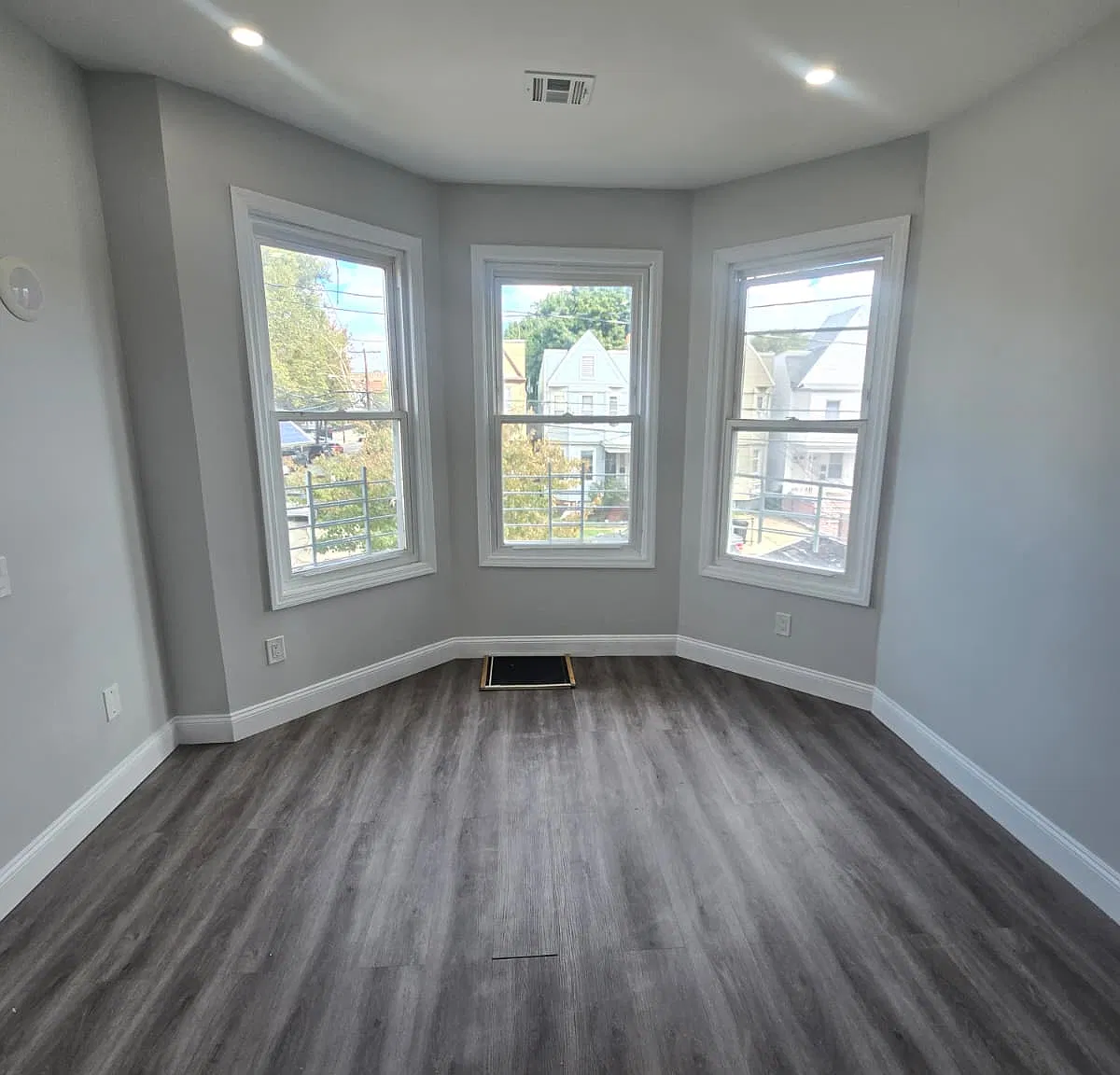 5 bed, $3,400 — Photo 1