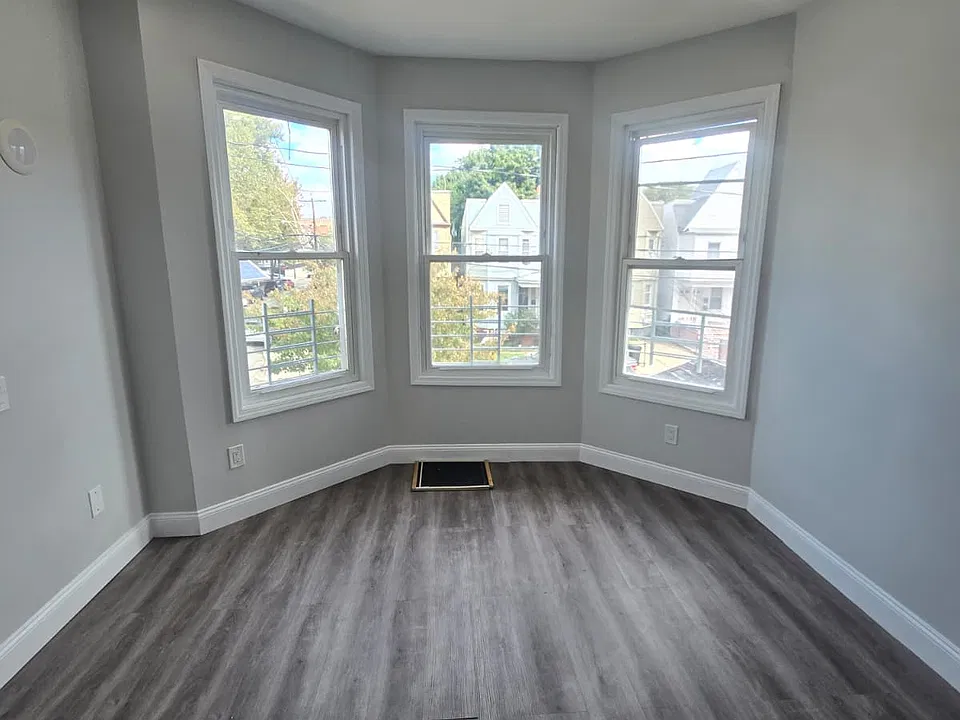61 Warner Ave #2