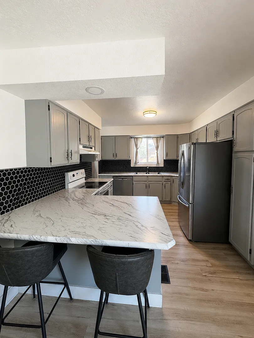 CUTE Three Bedroom, Two Bath House WITH Garage — Photo 3