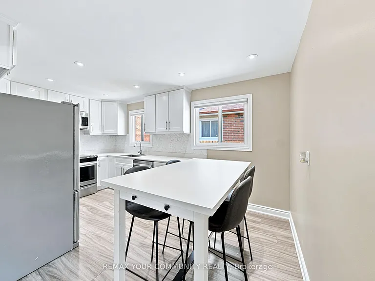 36 Roseville Dr #UPPER — Photo 11
