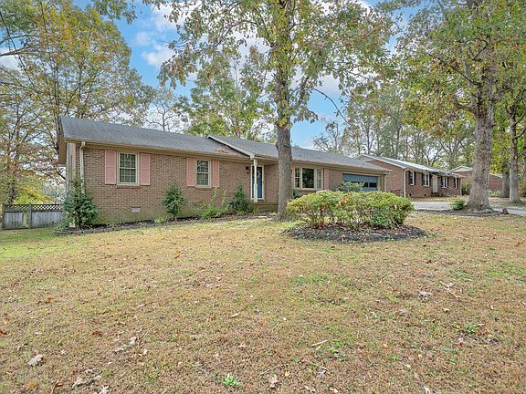 3rd image of 300 Pryor Rd