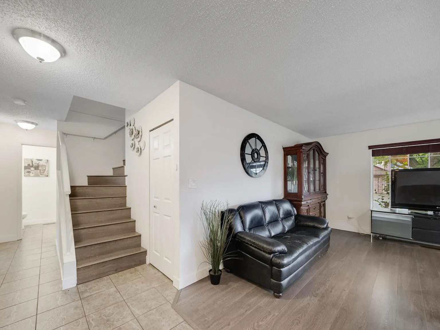 1 bed, 300 sqft, $799 — Photo 2