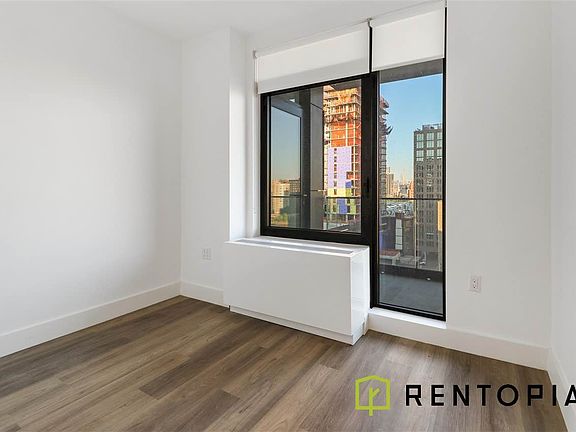 4th image of 224 E 135th St #1511