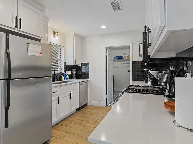201 Fairlane Dr — Photo 13