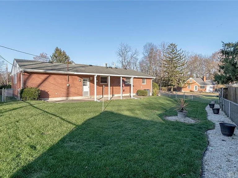 1420 Cloverfield Ave — Photo 4