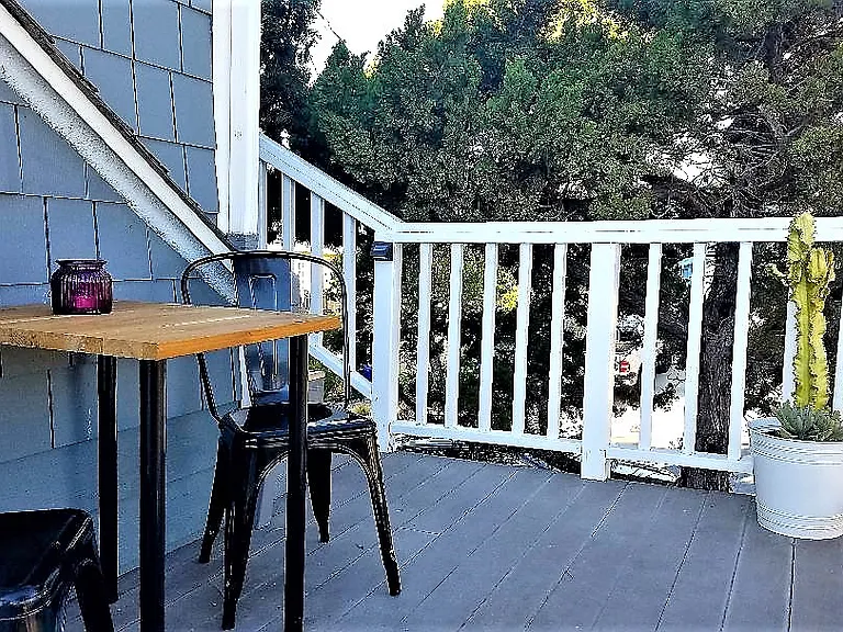 2853 Hawthorn St — Photo 4