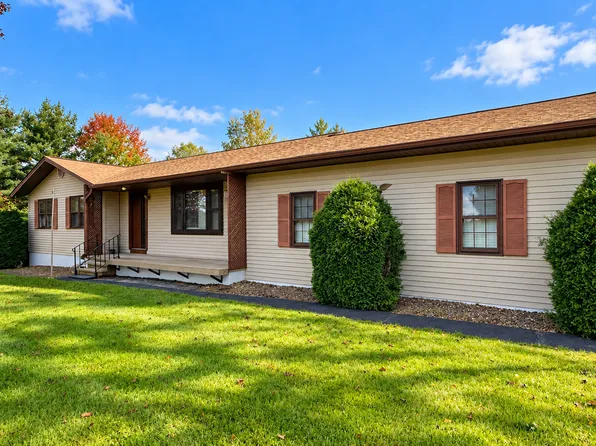 147 Countryside Dr, Brodheadsville, PA 18322