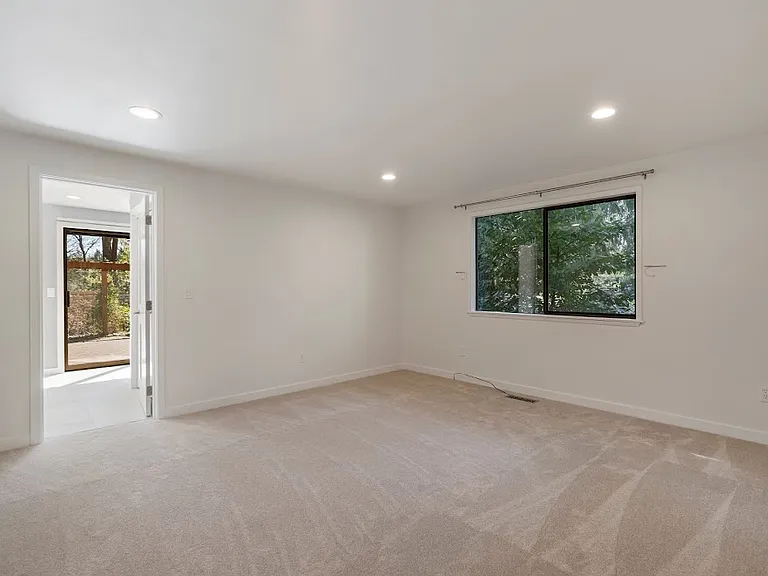 2213 Sahalee Dr W — Photo 14