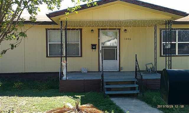 1st image of 1006 English St