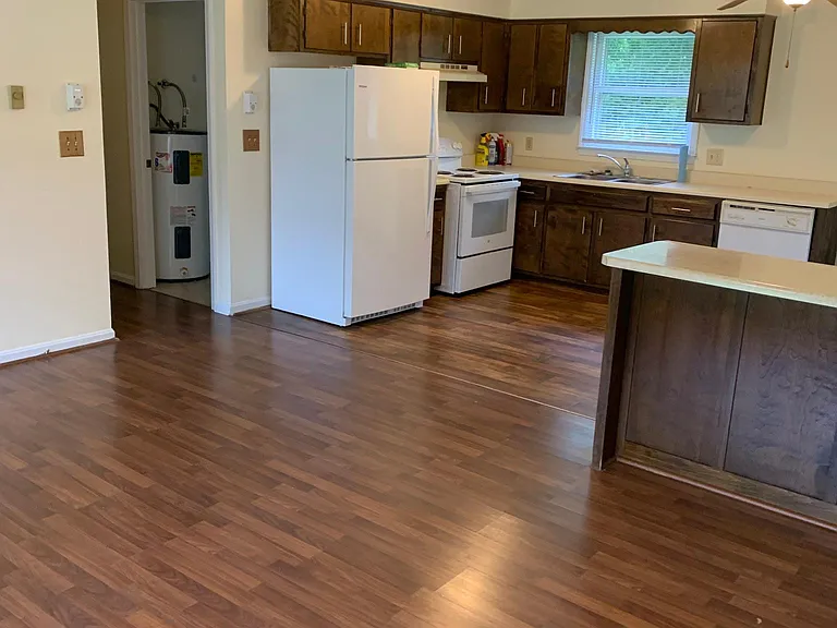 323 Hill St — Photo 2