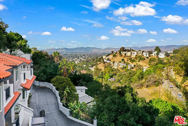 3373 Coldwater Canyon Ave — Photo 48