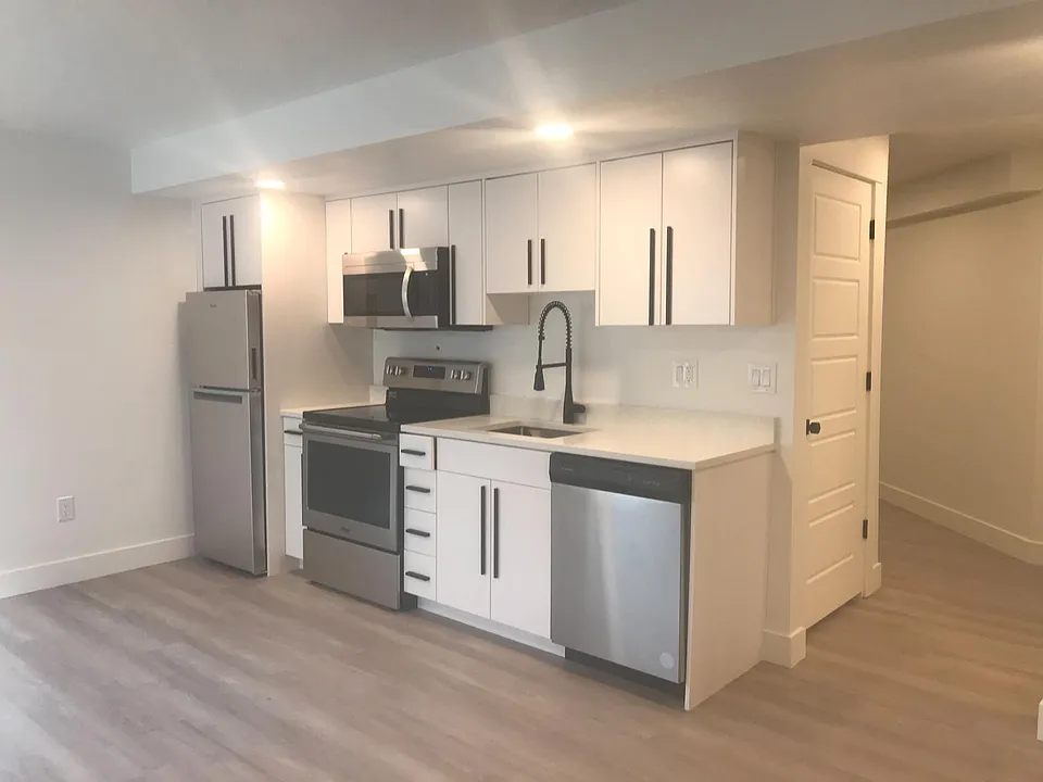 1648 N 4030 W