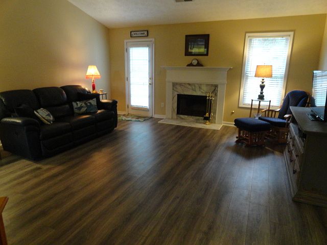 1st image of 925 Grace Dr