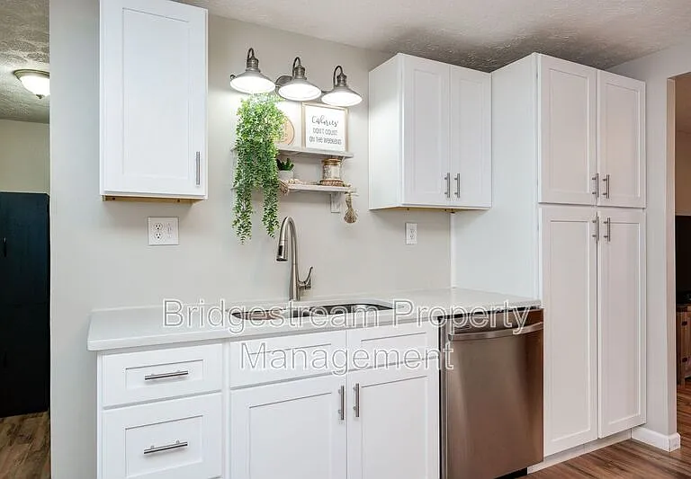 655 Eavey St — Photo 9