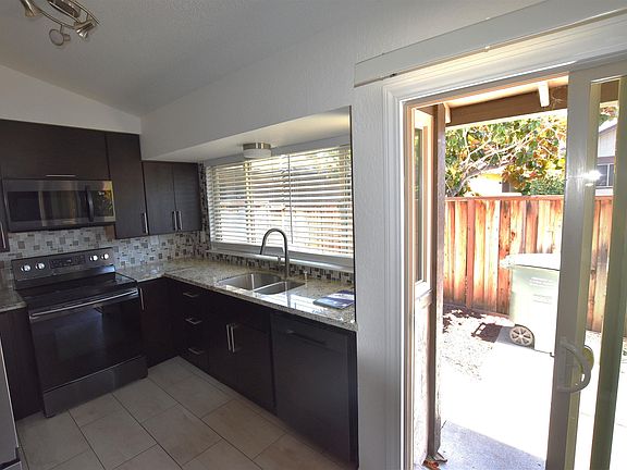 3rd image of 5551 Guadalupe Ct