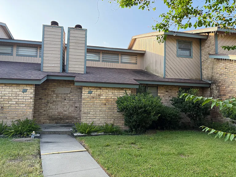 5180 Middlecoff Rd #C — Photo 1