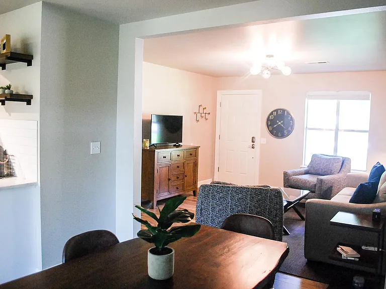 1108 Royal Dr — Photo 4