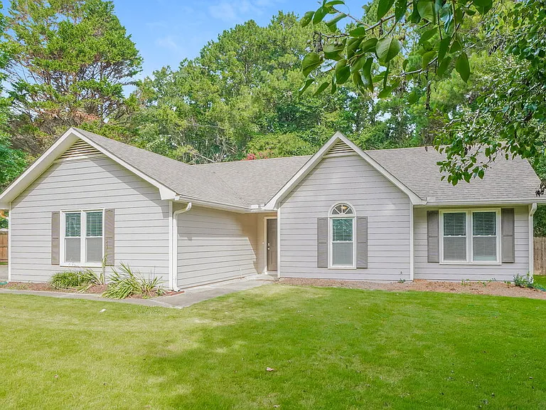 35 Riverside Ct — Photo 3