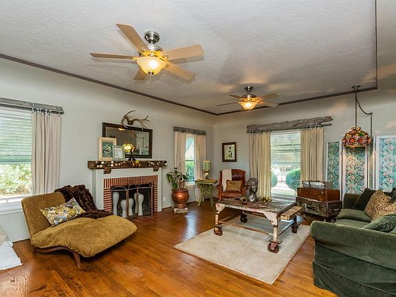 5th image of 237 E Holland Ave