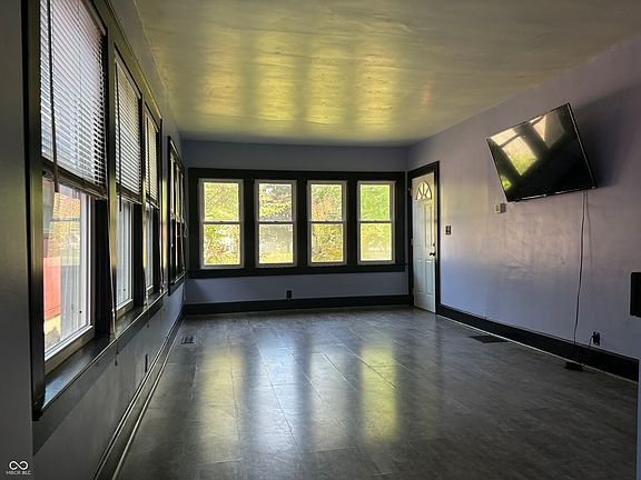5th image of 2215 College Ave