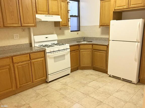 5th image of 3139 35th St APT 5