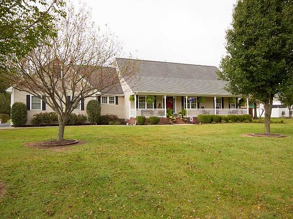 2nd image of 2605 Thoroughbred Cir