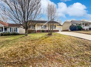 1512 Southtree Ln, High Point, NC 27263