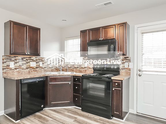 4th image of 2002 Chapel Park Ln