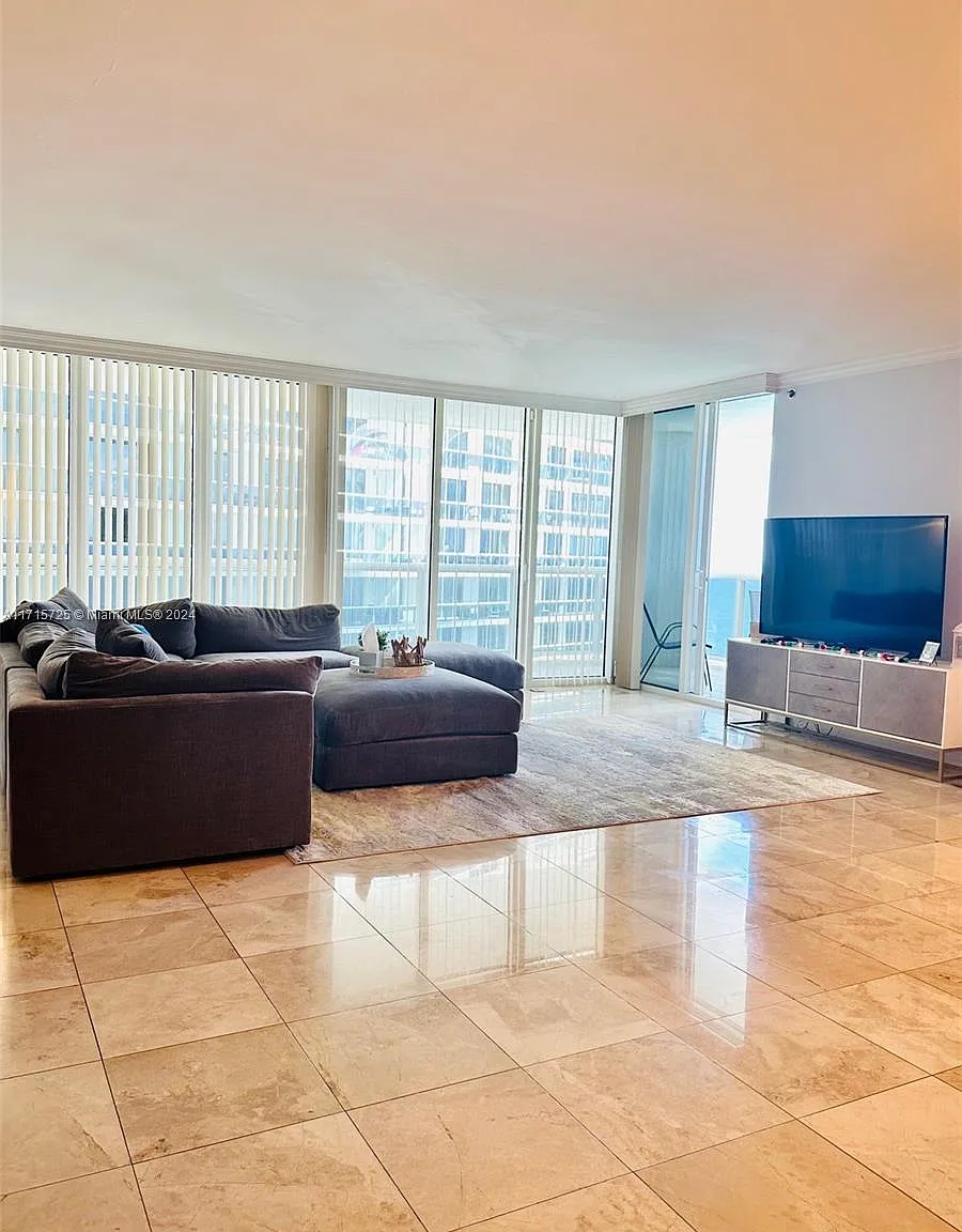 Beach Club Condo — Photo 3