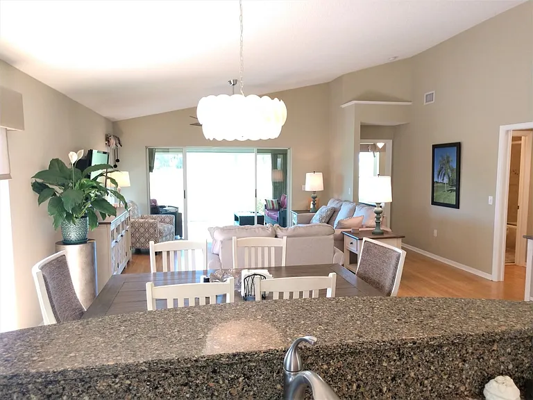 540 Clubside Cir — Photo 13