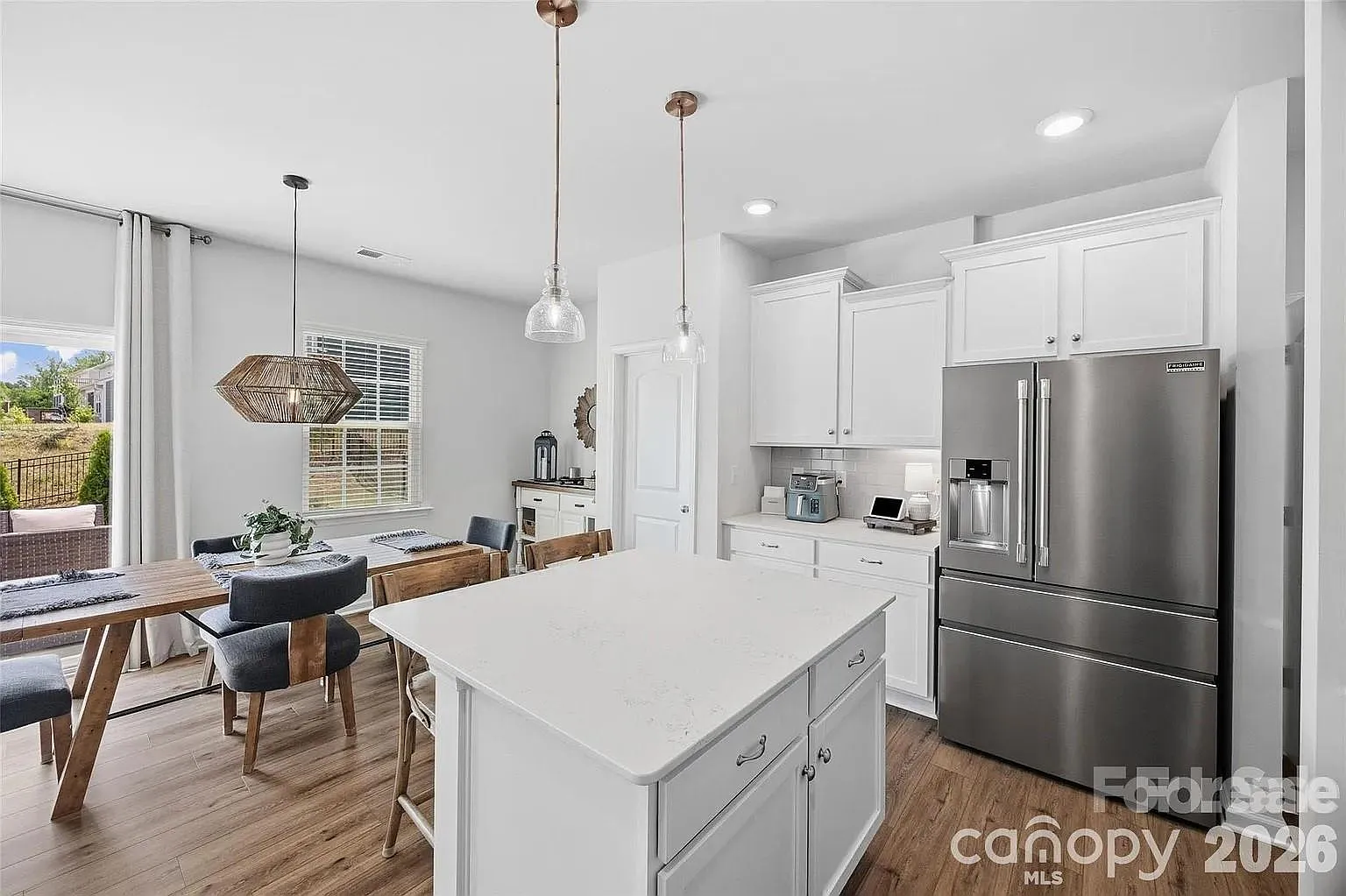4 bed, 2.5 bath, 2805 sqft, $2,900 — Photo 4
