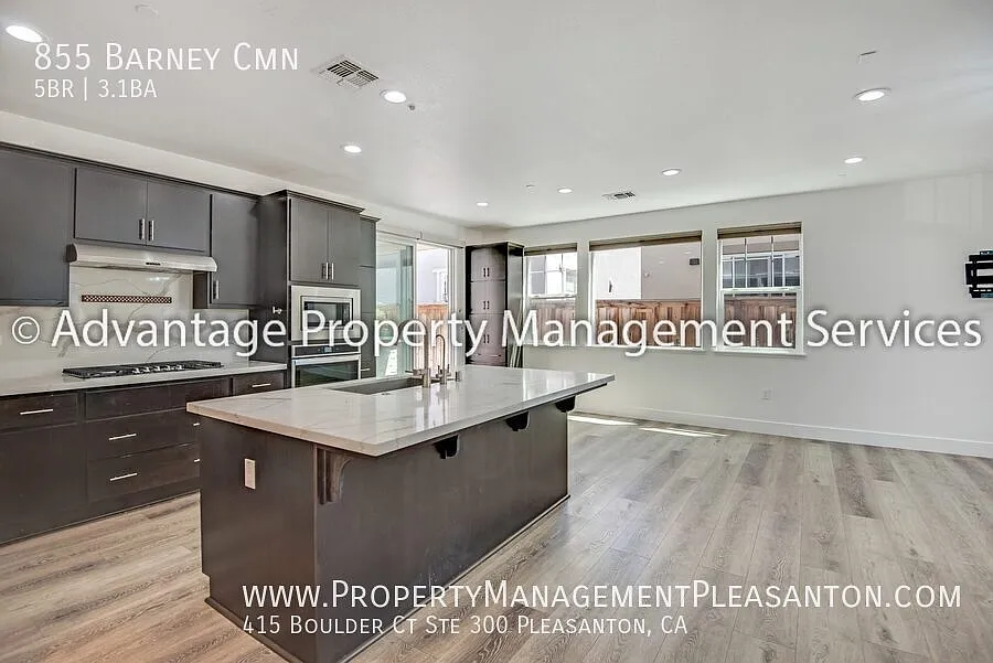 5 bed, 3.5 bath, 2,616 sq. ft. home with full bed/bath downstairs — Photo 3