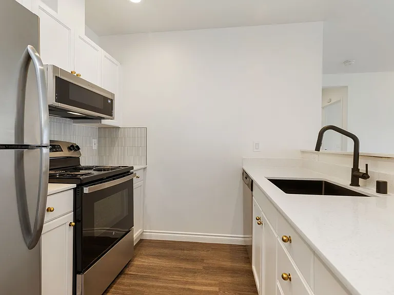 Remi Apartments — Photo 33