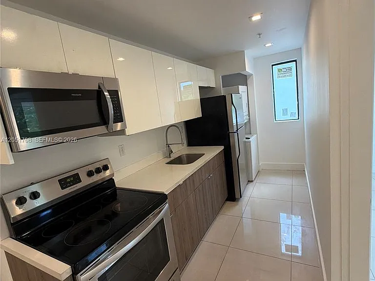 829 SW 18th Ave #211 — Photo 2