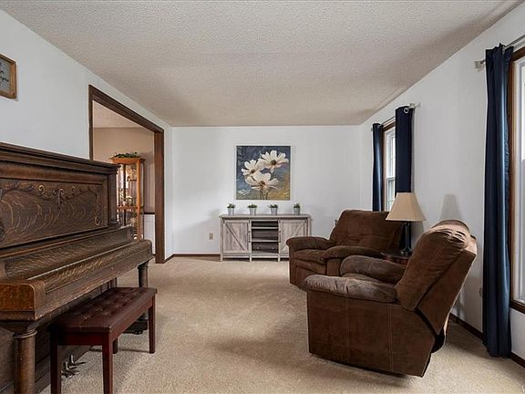 2nd image of 294 Oakbrook Dr